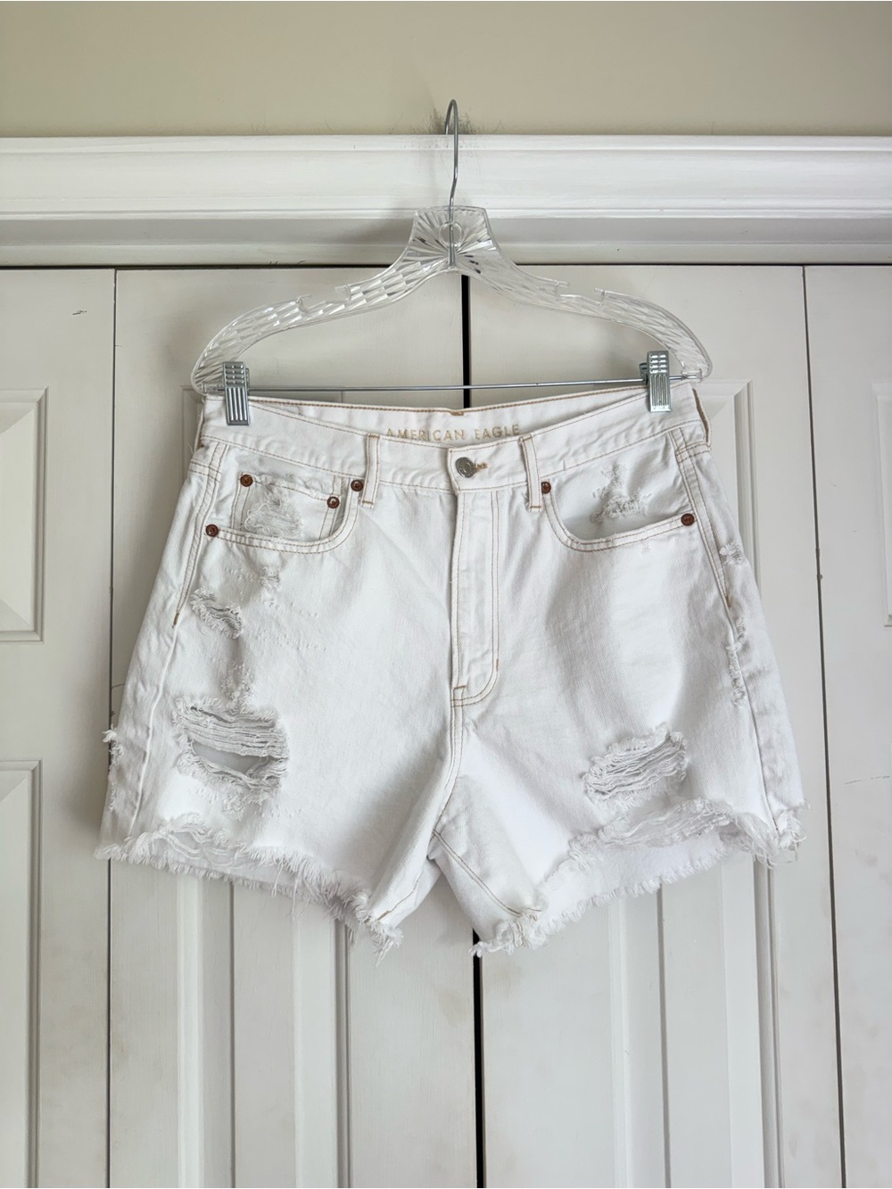 American Eagle Women’s Distressed White Denim Jean Shorts Boho Size 12